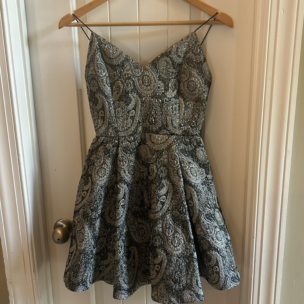 Alice + Olivia Anette Deep Pleat Cocktail Dress - Picture 4 of 8